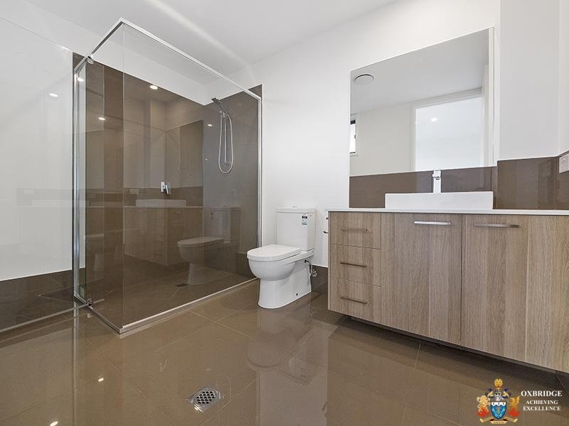 2/2 Heights Drive, Robina QLD 4226