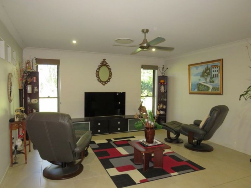 2 Steeley Street, Howard QLD 4659