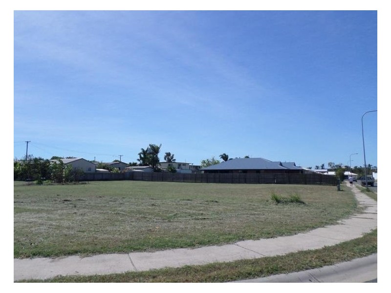 5 Hillview Place, Bowen QLD 4805