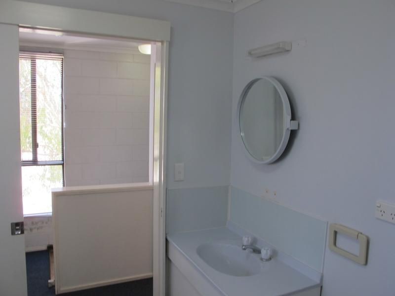8/2A Powell St, Bowen QLD 4805