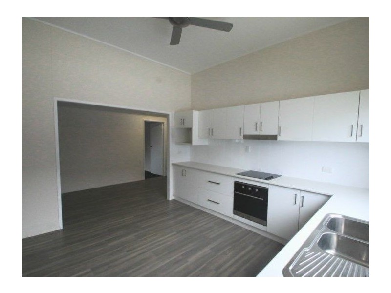 7 Flinders Street, Monto QLD 4630