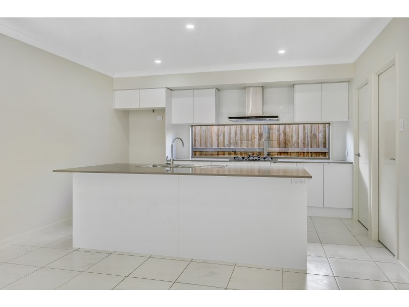 7 Palatial Crescent, Griffin QLD 4503