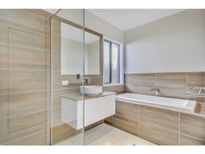 7 Palatial Crescent, Griffin QLD 4503