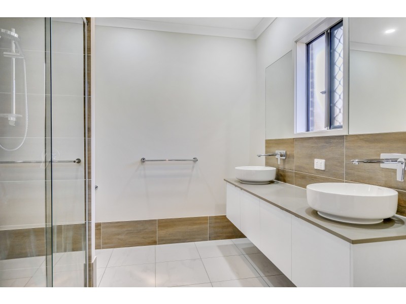 7 Palatial Crescent, Griffin QLD 4503