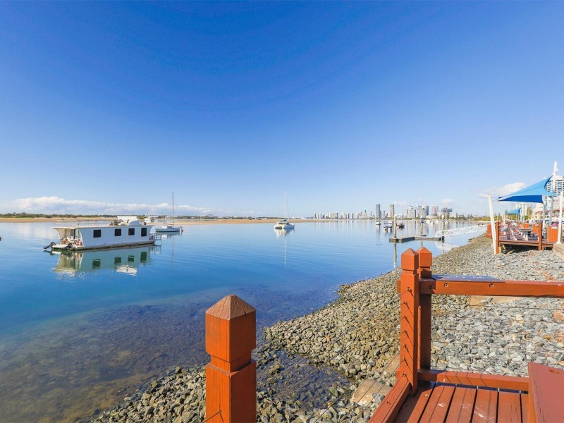 4/34 Imperial Parade, Labrador QLD 4215