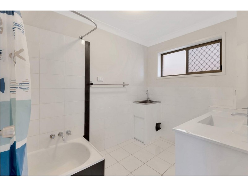 4/34 Imperial Parade, Labrador QLD 4215