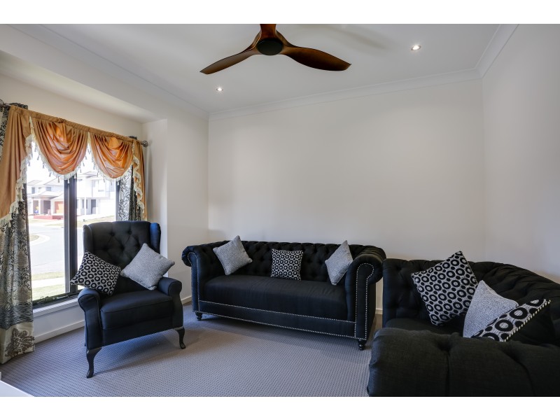 15 Invergarry Circuit, Heathwood QLD 4110