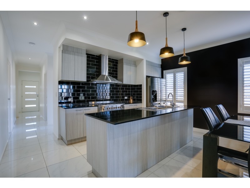 15 Invergarry Circuit, Heathwood QLD 4110