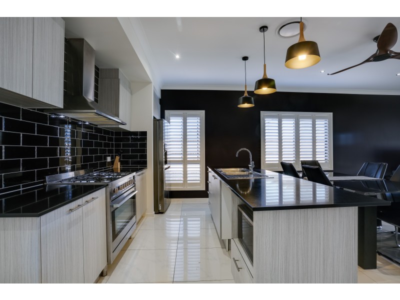 15 Invergarry Circuit, Heathwood QLD 4110