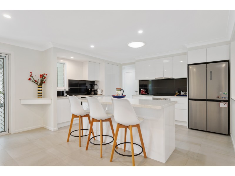 39 Ashbourne Terrace, Biggera Waters QLD 4216