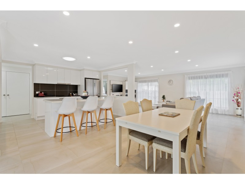 39 Ashbourne Terrace, Biggera Waters QLD 4216