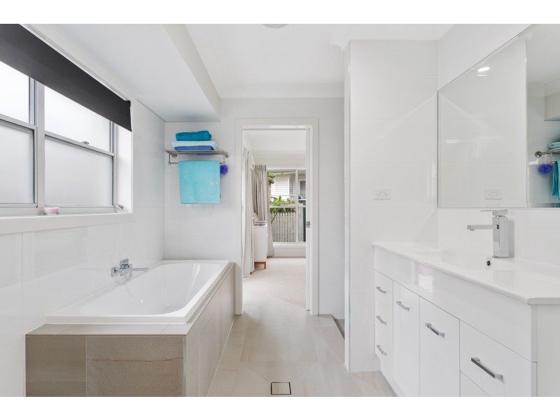 39 Ashbourne Terrace, Biggera Waters QLD 4216