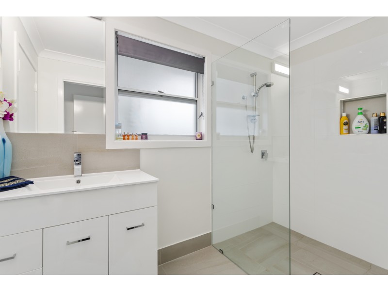 39 Ashbourne Terrace, Biggera Waters QLD 4216