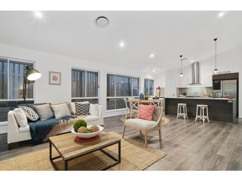 13 Sudbury Drive, Pimpama QLD 4209