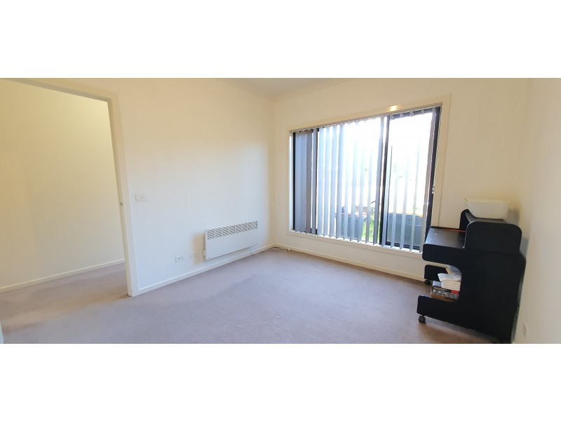 73 Sahi Crescent, Roxburgh Park VIC 3064