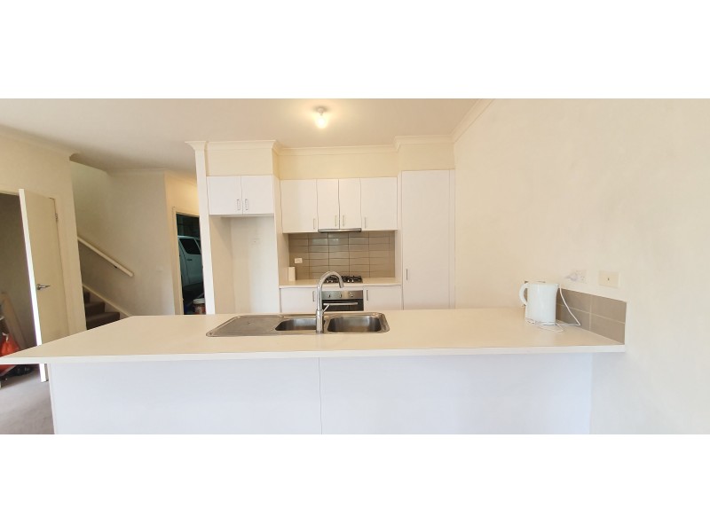 73 Sahi Crescent, Roxburgh Park VIC 3064