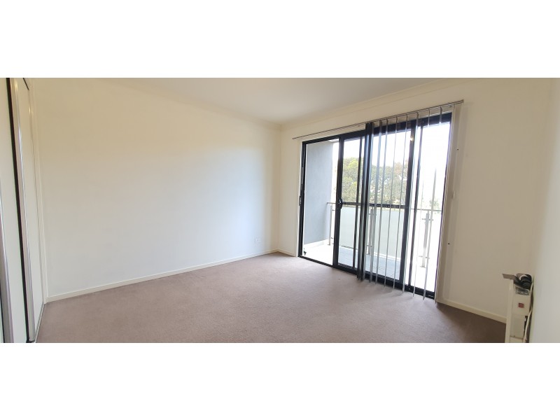 73 Sahi Crescent, Roxburgh Park VIC 3064