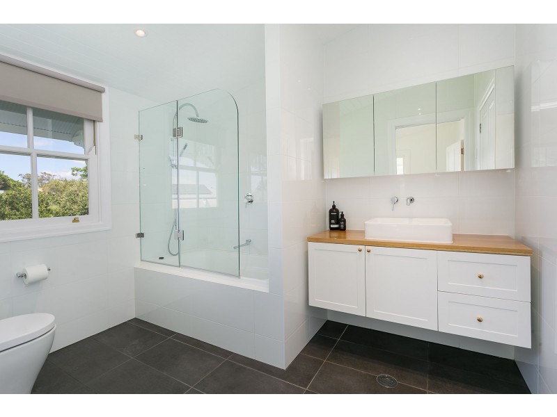 18 Holmes Street, North Ipswich QLD 4305