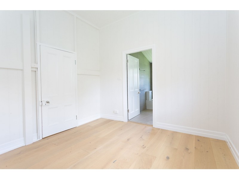 18 Holmes Street, North Ipswich QLD 4305