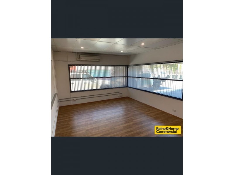 1/8 Hurley Street, Canning Vale WA 6155