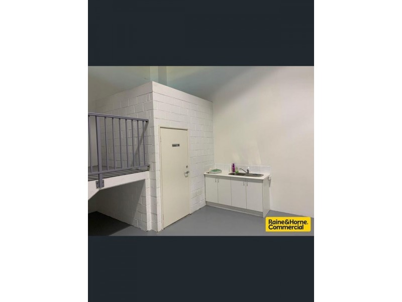 1/8 Hurley Street, Canning Vale WA 6155