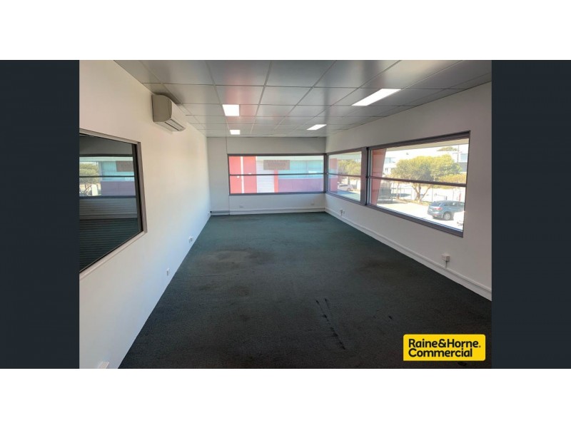 1/8 Hurley Street, Canning Vale WA 6155