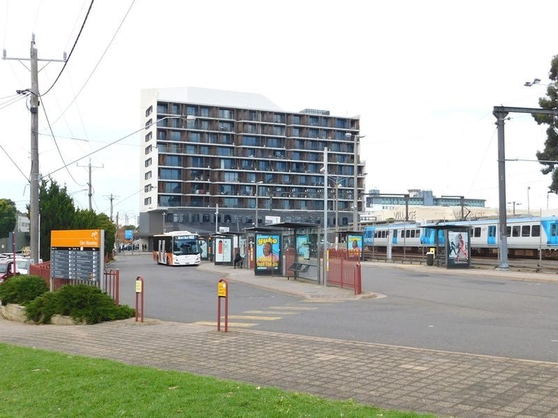 4 Railway Parade North, Glen Waverley VIC 3150