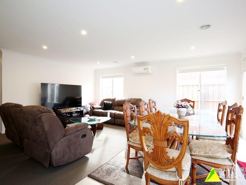 12 Cabernet Way, Pakenham VIC 3810