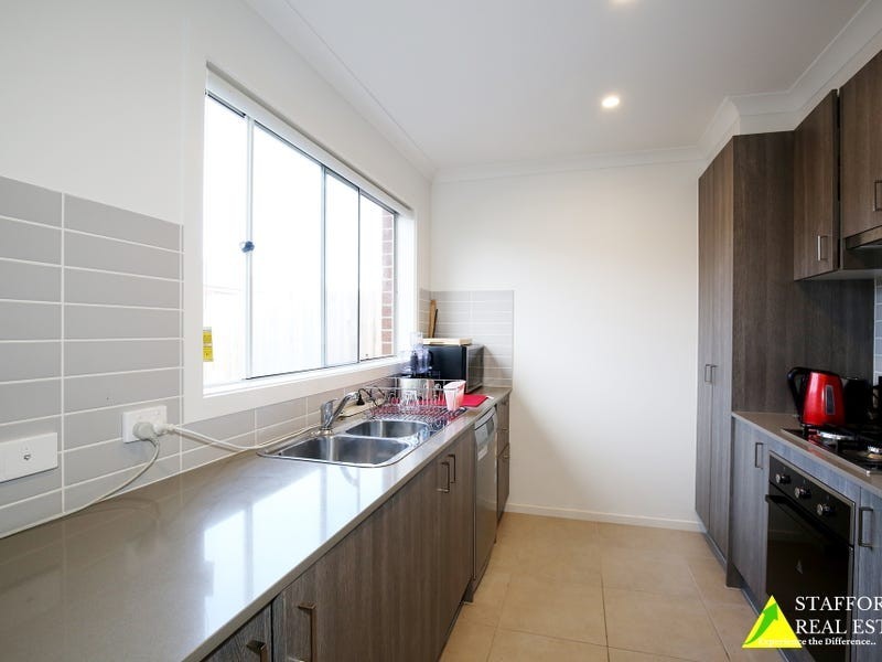 12 Cabernet Way, Pakenham VIC 3810