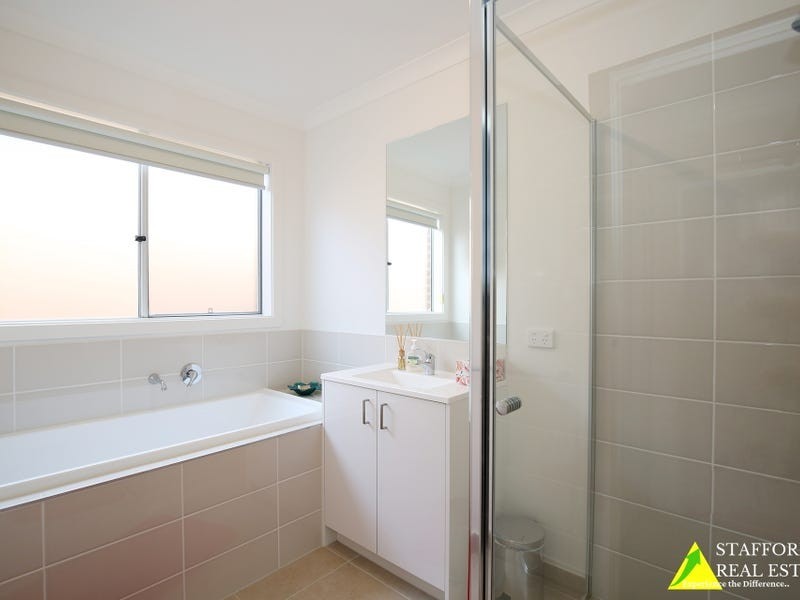 12 Cabernet Way, Pakenham VIC 3810