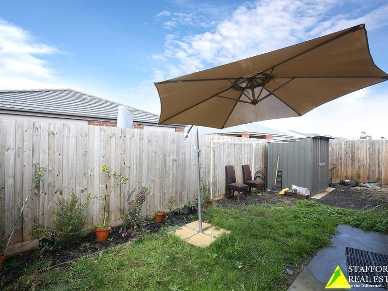 12 Cabernet Way, Pakenham VIC 3810
