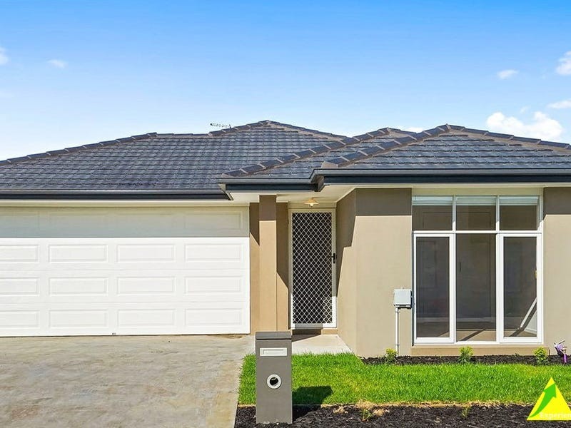 12 Cabernet Way, Pakenham VIC 3810