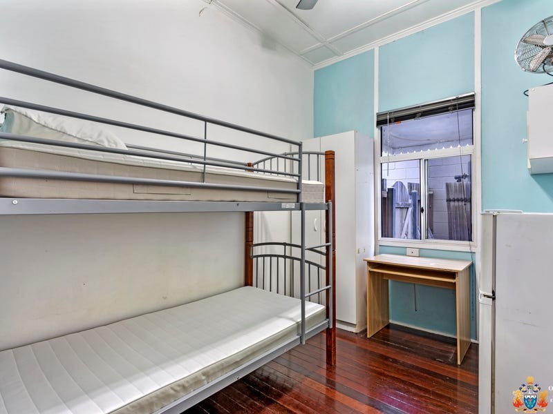 32 Kennigo Street, Spring Hill QLD 4000