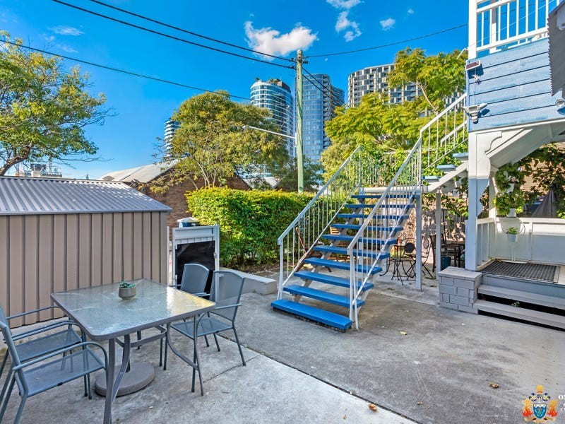 32 Kennigo Street, Spring Hill QLD 4000