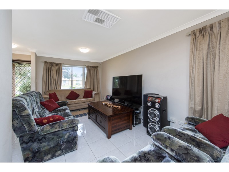 10 Eaglehawk Grove, Brookdale WA 6112