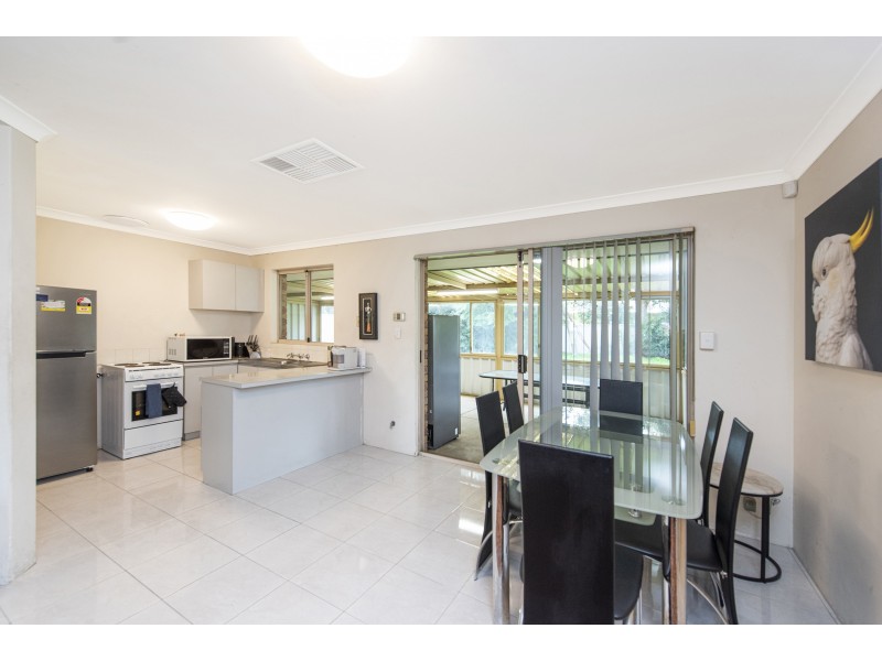 10 Eaglehawk Grove, Brookdale WA 6112