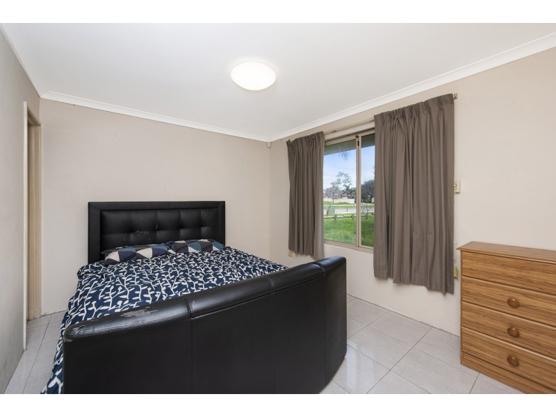 10 Eaglehawk Grove, Brookdale WA 6112