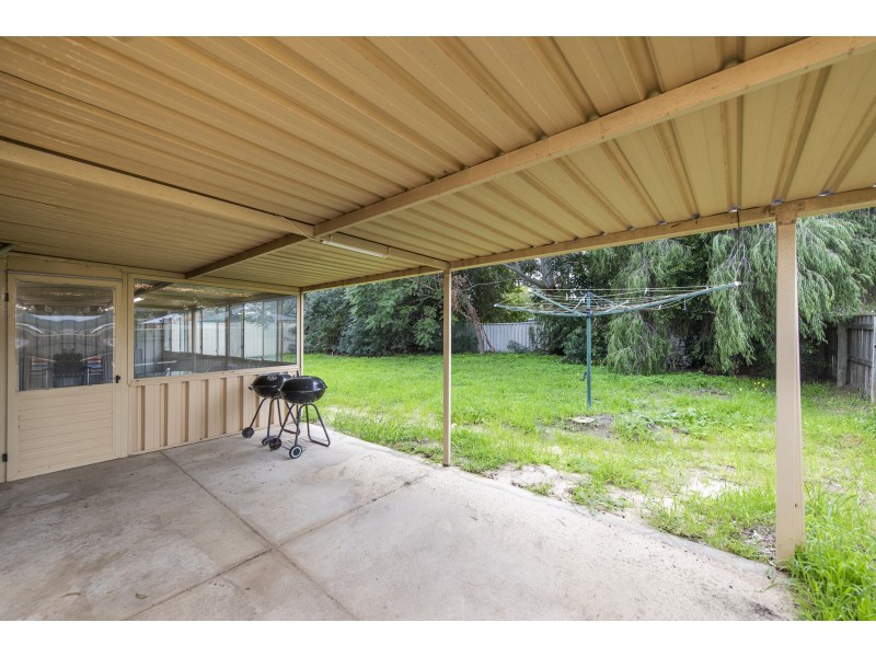 10 Eaglehawk Grove, Brookdale WA 6112