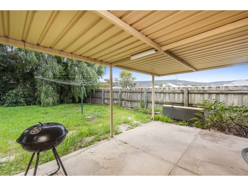 10 Eaglehawk Grove, Brookdale WA 6112