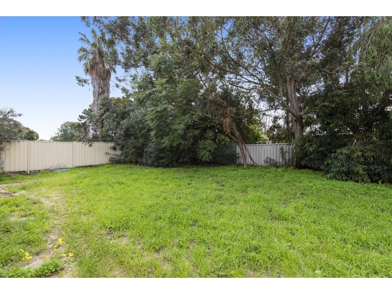 10 Eaglehawk Grove, Brookdale WA 6112