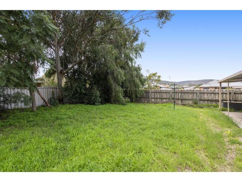 10 Eaglehawk Grove, Brookdale WA 6112