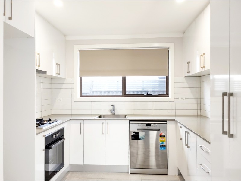 40 Katrina Drive, Gladstone Park VIC 3043