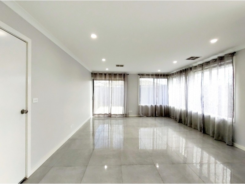 40 Katrina Drive, Gladstone Park VIC 3043