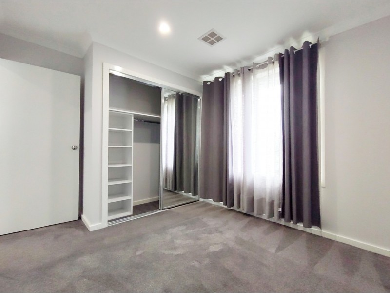 40 Katrina Drive, Gladstone Park VIC 3043