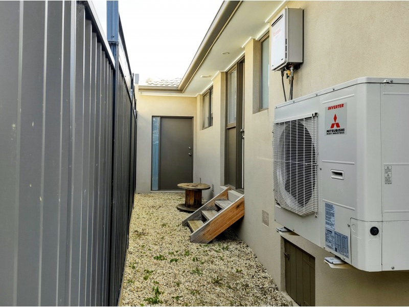 40 Katrina Drive, Gladstone Park VIC 3043