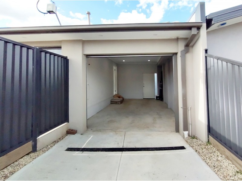 40 Katrina Drive, Gladstone Park VIC 3043