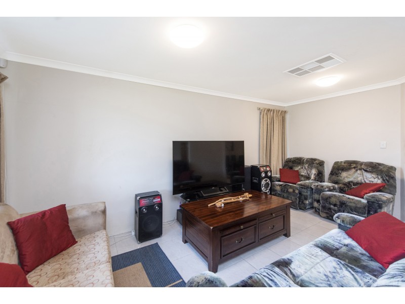 10 Eaglehawk Grove, Brookdale WA 6112