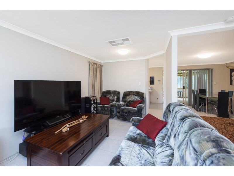 10 Eaglehawk Grove, Brookdale WA 6112