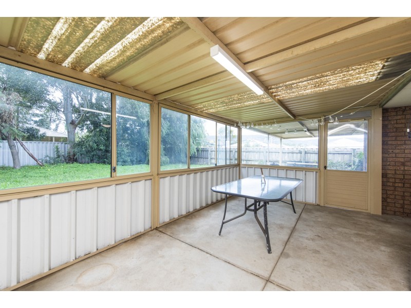 10 Eaglehawk Grove, Brookdale WA 6112