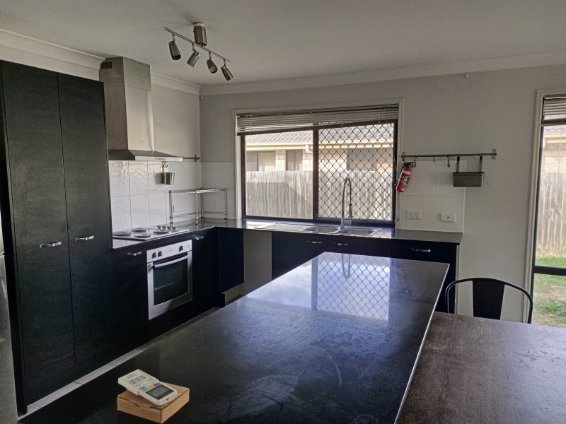 10 Kingsburgh Street, Raceview QLD 4305